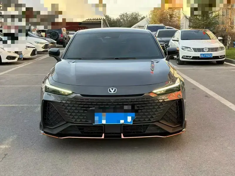 2023 Changan UNI-V с пробегом 40 000 км