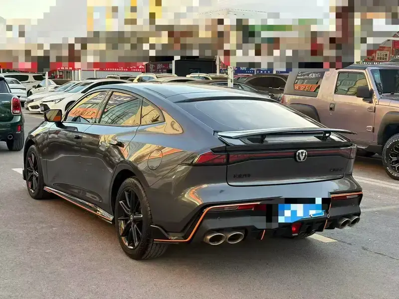 2023 Changan UNI-V с пробегом 40 000 км