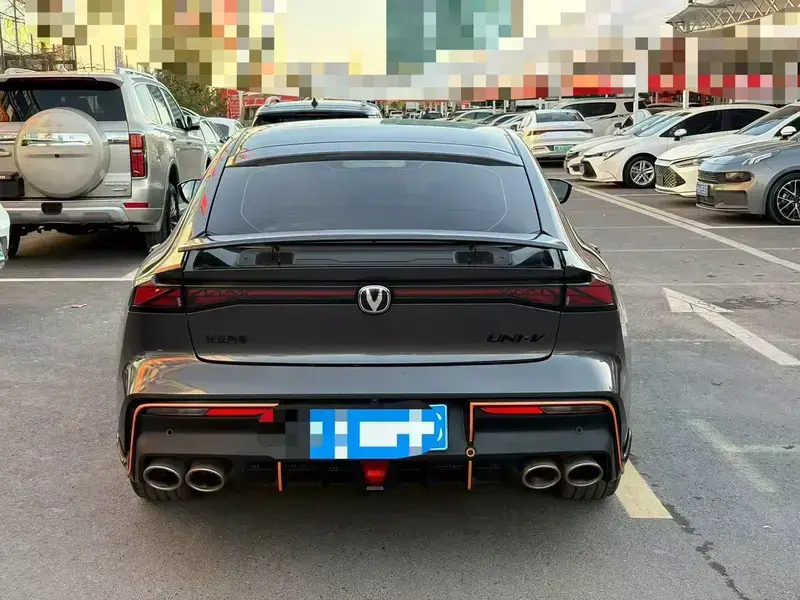 2023 Changan UNI-V с пробегом 40 000 км