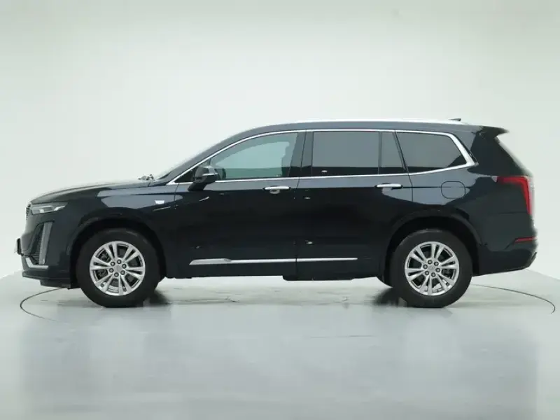 2021 Cadillac XT6 с пробегом 72 900 км