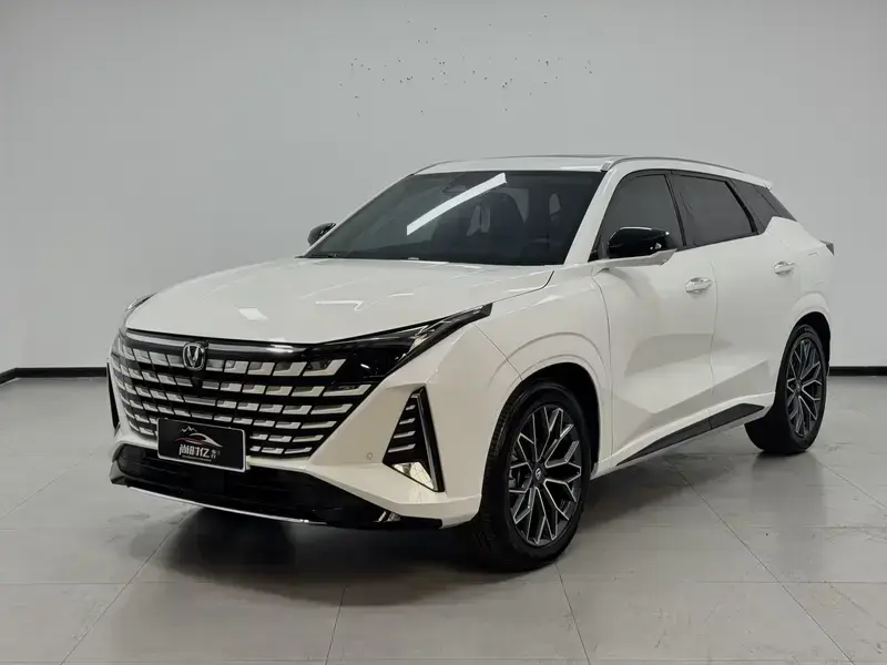 2025 Changan UNI-Z с пробегом 18 000 км