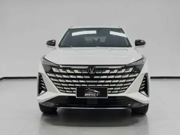2025 Changan UNI-Z с пробегом 18 000 км