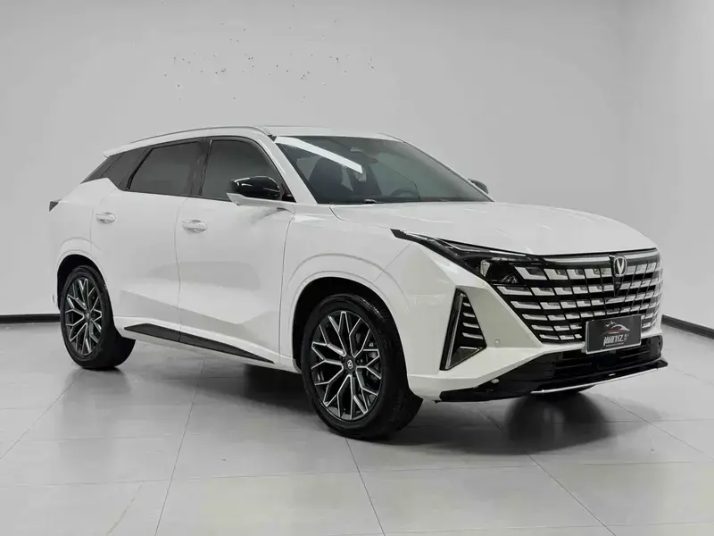 2025 Changan UNI-Z с пробегом 18 000 км