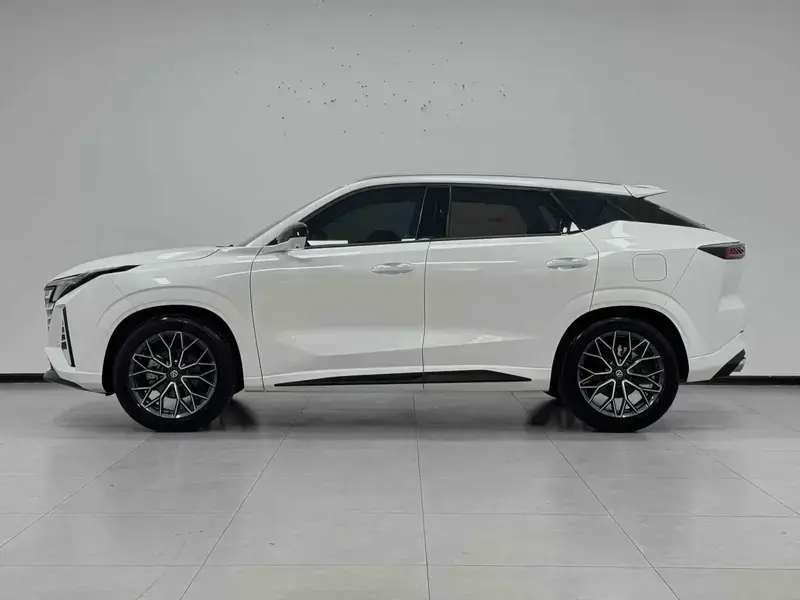 2025 Changan UNI-Z с пробегом 18 000 км