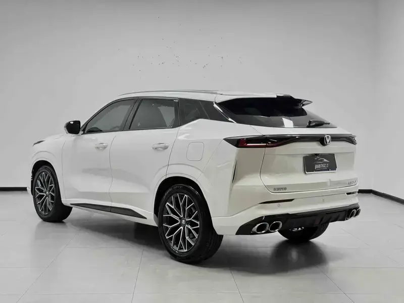 2025 Changan UNI-Z с пробегом 18 000 км