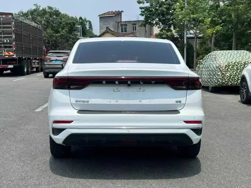 2022 Geely Emgrand с пробегом 48 000 км