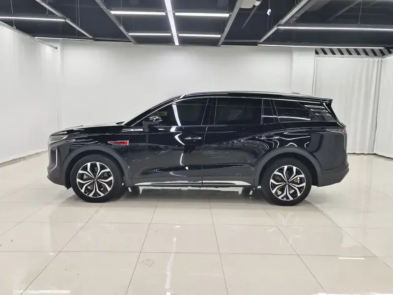 2023 Hongqi HS7 с пробегом 25 700 км
