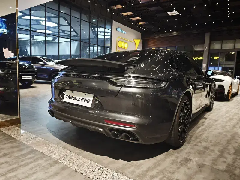 2023 Porsche Panamera с пробегом 22 000 км