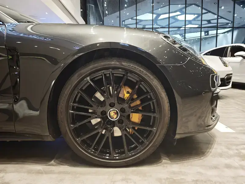 2023 Porsche Panamera с пробегом 22 000 км