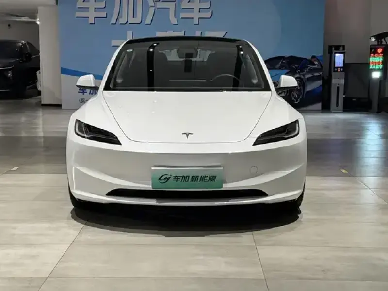 2023 Tesla Model 3 с пробегом 52 100 км