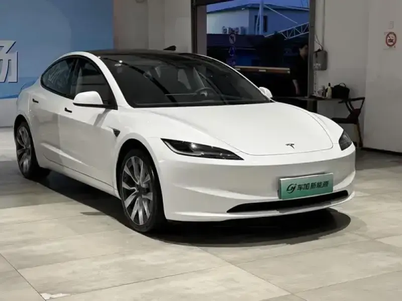 2023 Tesla Model 3 с пробегом 52 100 км