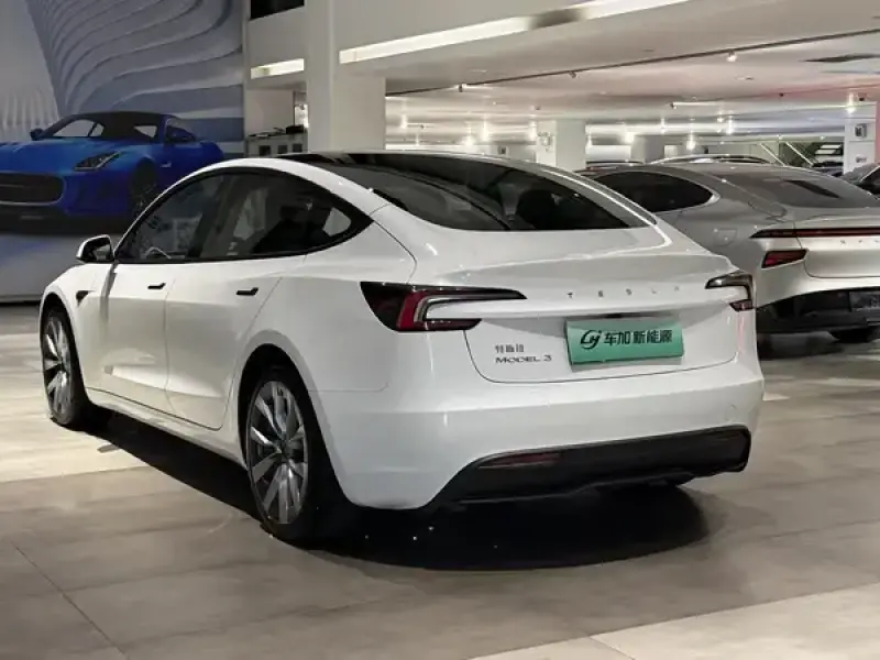 2023 Tesla Model 3 с пробегом 52 100 км