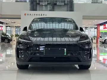 2025 Tesla Model Y с пробегом 11 600 км