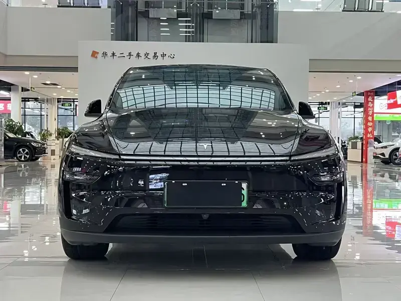 2025 Tesla Model Y с пробегом 11 600 км