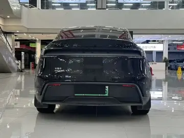 2025 Tesla Model Y с пробегом 11 600 км