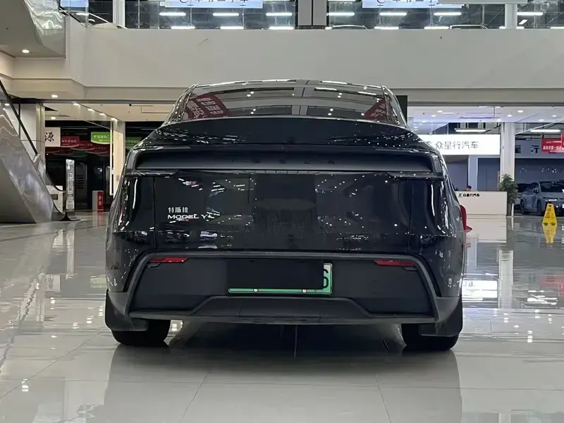 2025 Tesla Model Y с пробегом 11 600 км