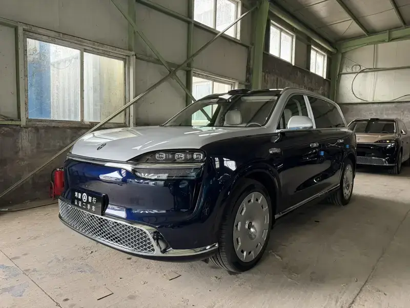 2026 Aito M9 с пробегом 100 км