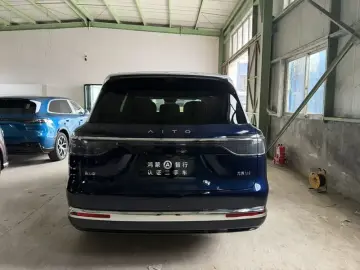 2026 Aito M9 с пробегом 100 км