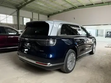 2026 Aito M9 с пробегом 100 км