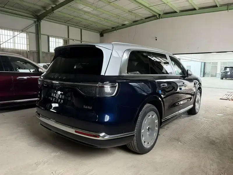 2026 Aito M9 с пробегом 100 км