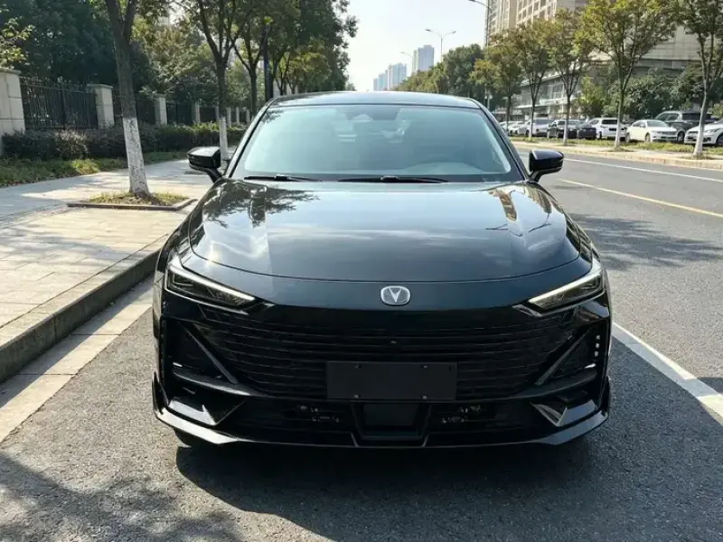 2023 Changan UNI-V с пробегом 26 000 км