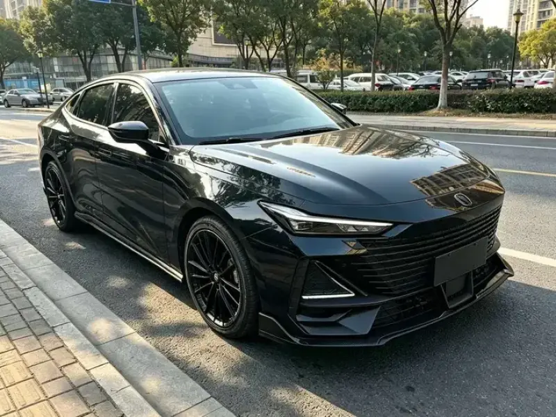 2023 Changan UNI-V с пробегом 26 000 км