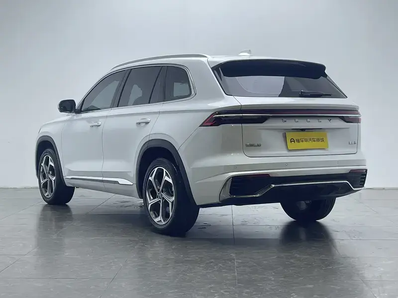 2024 Geely Monjaro с пробегом 5 600 км