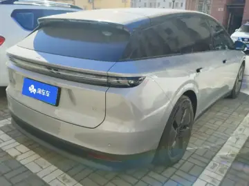 2025 Li Auto (Lixiang) i6 с пробегом 7 000 км
