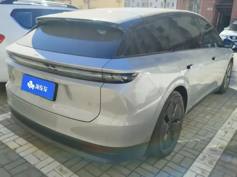 2025 Li Auto (Lixiang) i6 с пробегом 7 000 км
