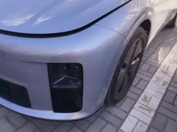 2025 Li Auto (Lixiang) i6 с пробегом 7 000 км