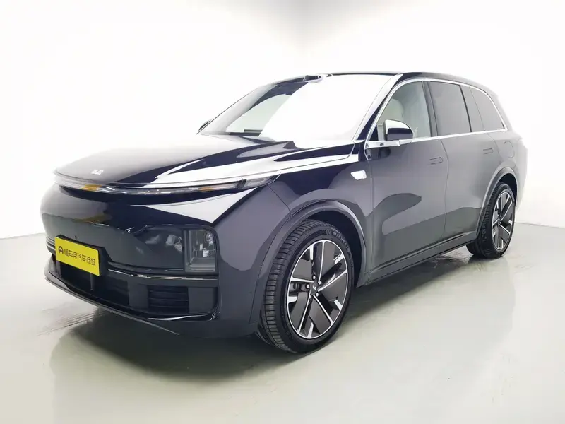 2025 Li Auto (Lixiang) L8 с пробегом 12 300 км