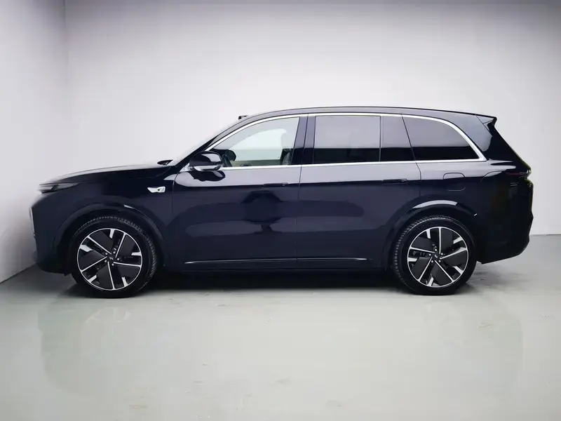 2025 Li Auto (Lixiang) L8 с пробегом 12 300 км