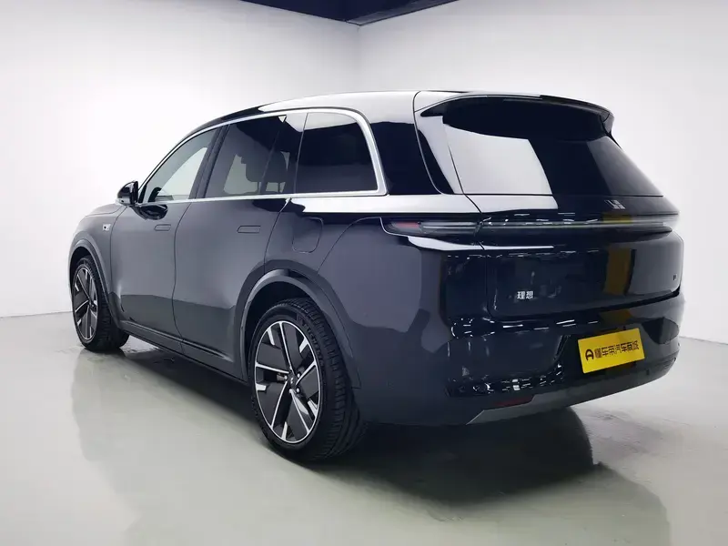 2025 Li Auto (Lixiang) L8 с пробегом 12 300 км