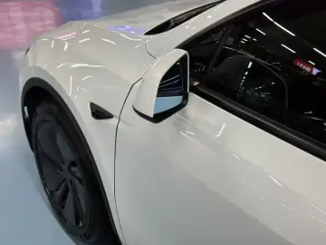 2025 Tesla Model Y с пробегом 19 000 км