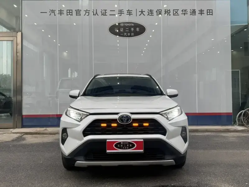 2021 Toyota RAV4 с пробегом 119 300 км