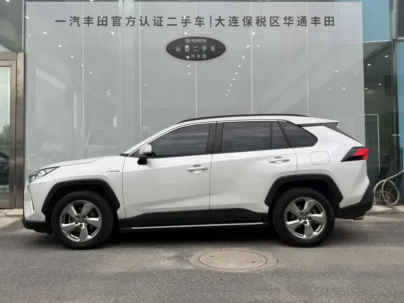 2021 Toyota RAV4 с пробегом 119 300 км
