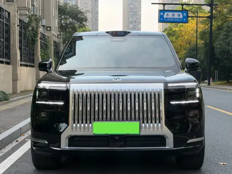 2025 Zeekr 9X с пробегом 18 000 км