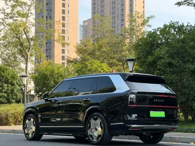 2025 Zeekr 9X с пробегом 18 000 км