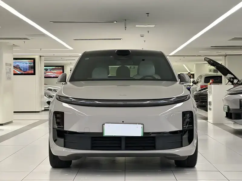2024 Li Auto (Lixiang) L6 с пробегом 29 000 км