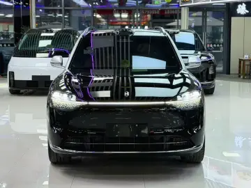 2024 Aito M9 с пробегом 16 000 км