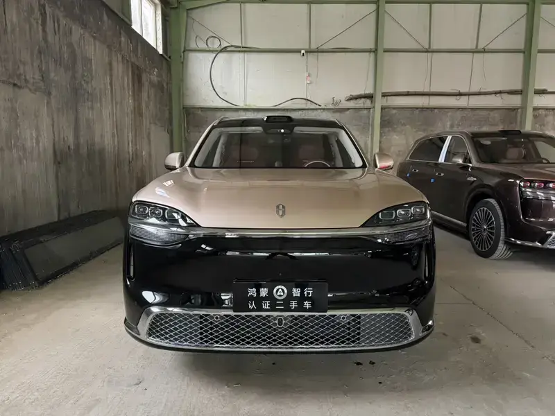 2026 Aito M9 с пробегом 100 км