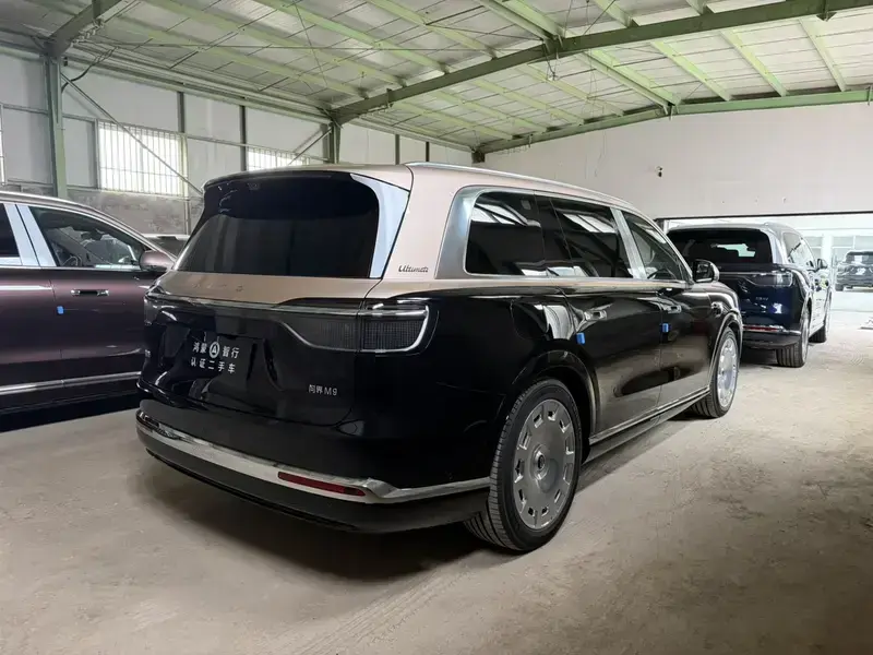2026 Aito M9 с пробегом 100 км