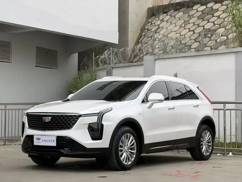2024 Cadillac XT4 с пробегом 56 000 км