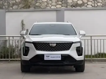2024 Cadillac XT4 с пробегом 56 000 км