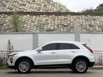 2024 Cadillac XT4 с пробегом 56 000 км