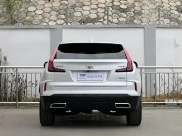 2024 Cadillac XT4 с пробегом 56 000 км