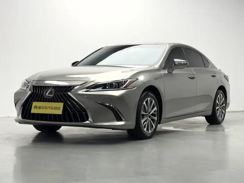 2024 Lexus ES с пробегом 35 700 км