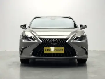 2024 Lexus ES с пробегом 35 700 км