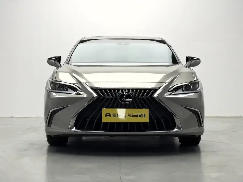2024 Lexus ES с пробегом 35 700 км