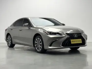 2024 Lexus ES с пробегом 35 700 км